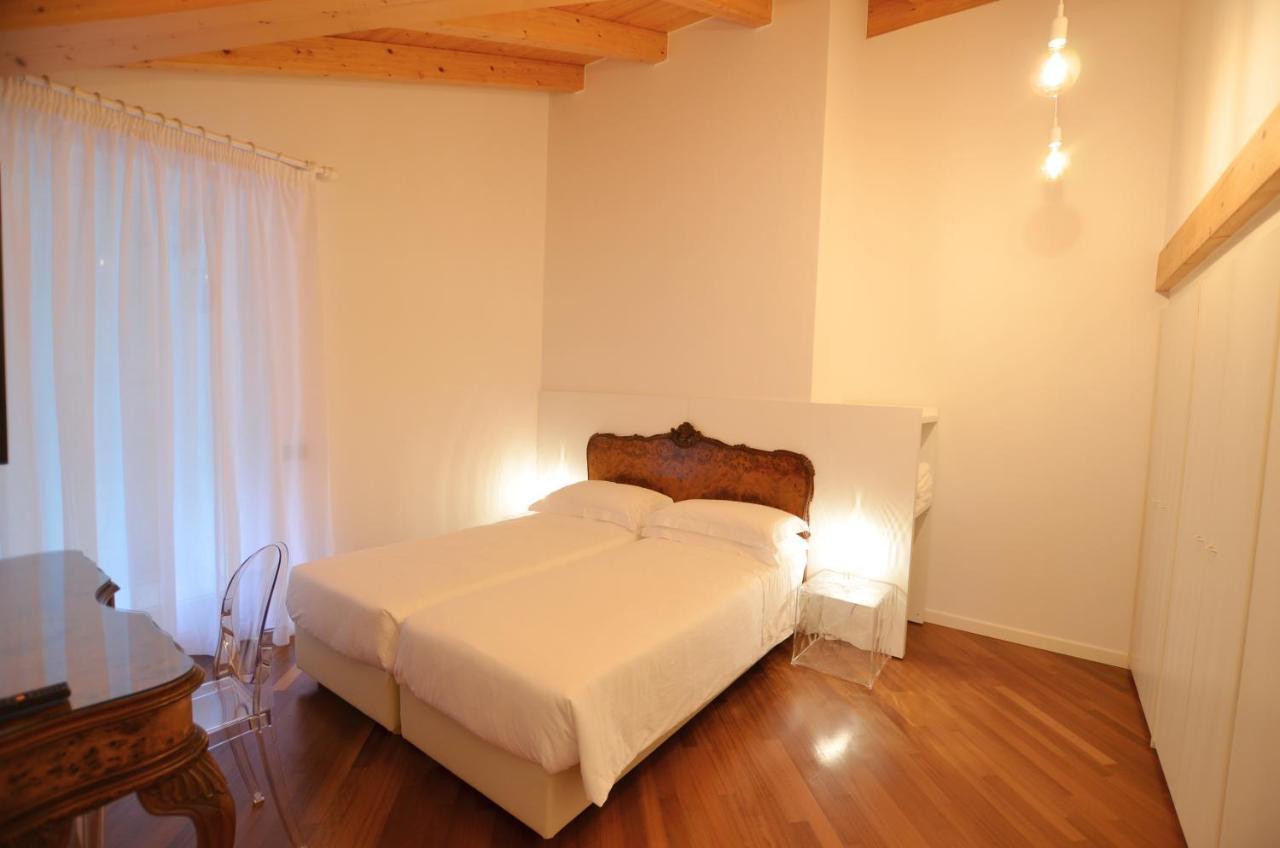 Attic Palme *